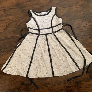 Cute double belted dress, off white with blue accents